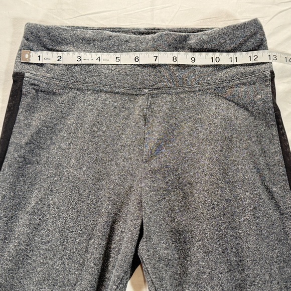 Victoria Secret Sport Gray Capri Leggings with black sheer sides.  Size Med - Picture 5 of 5